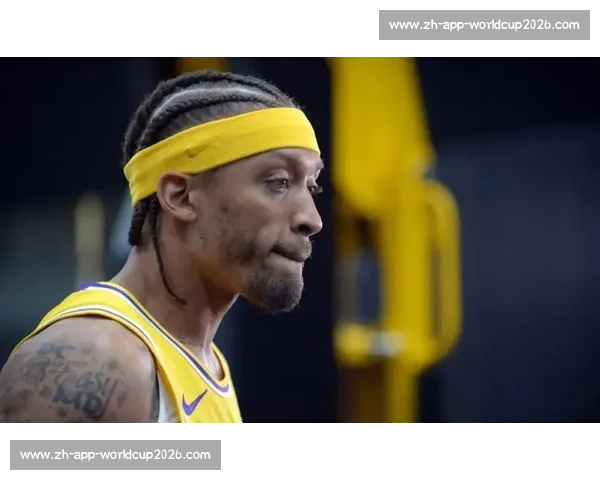 比斯利霍华德硬刚芬森！BIG3 上演退役球星暴力美学，抱摔冲突 + 垃圾话引爆全场